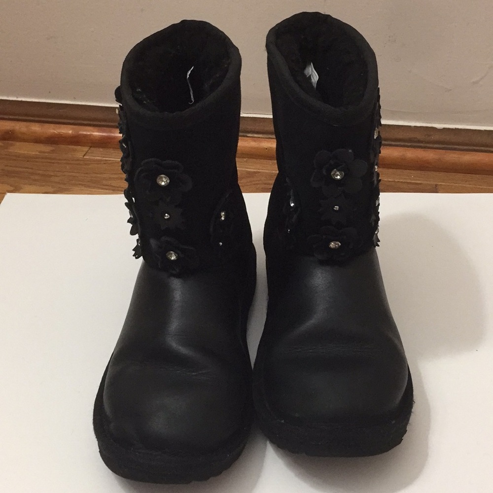 Waterproof girls UGG size 4